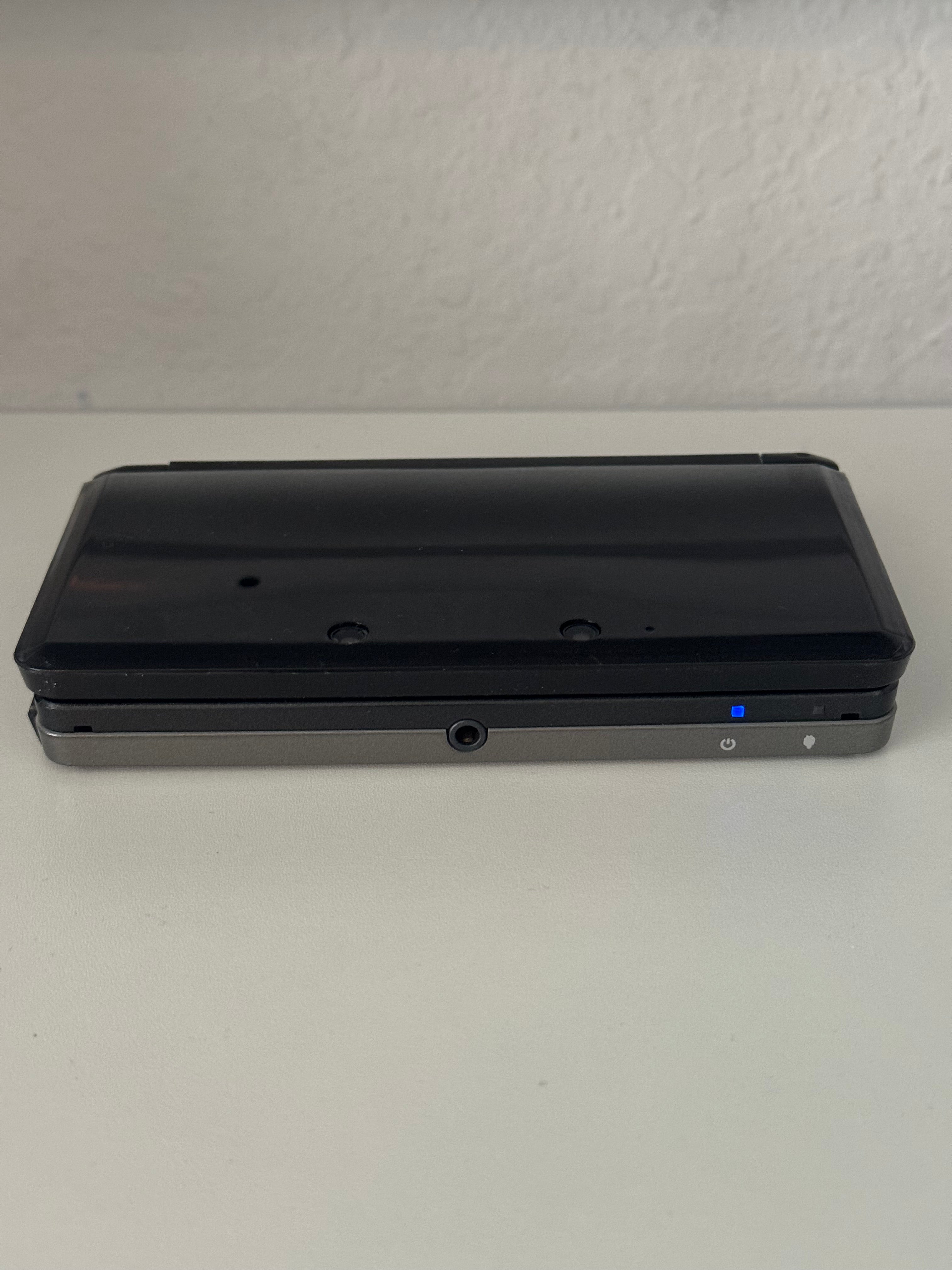Nintendo 3DS (Old Model)
